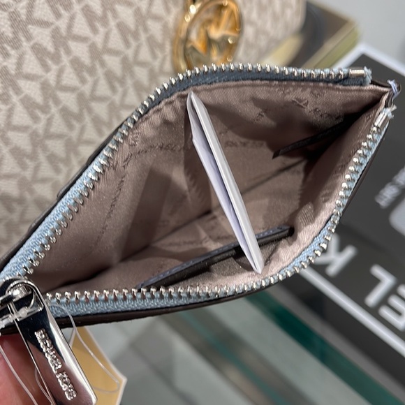 Michael Kors Jet Set Travel Medium Top Zip Card Case Wallet
Pale Blue 
NWT - Picture 10 of 16